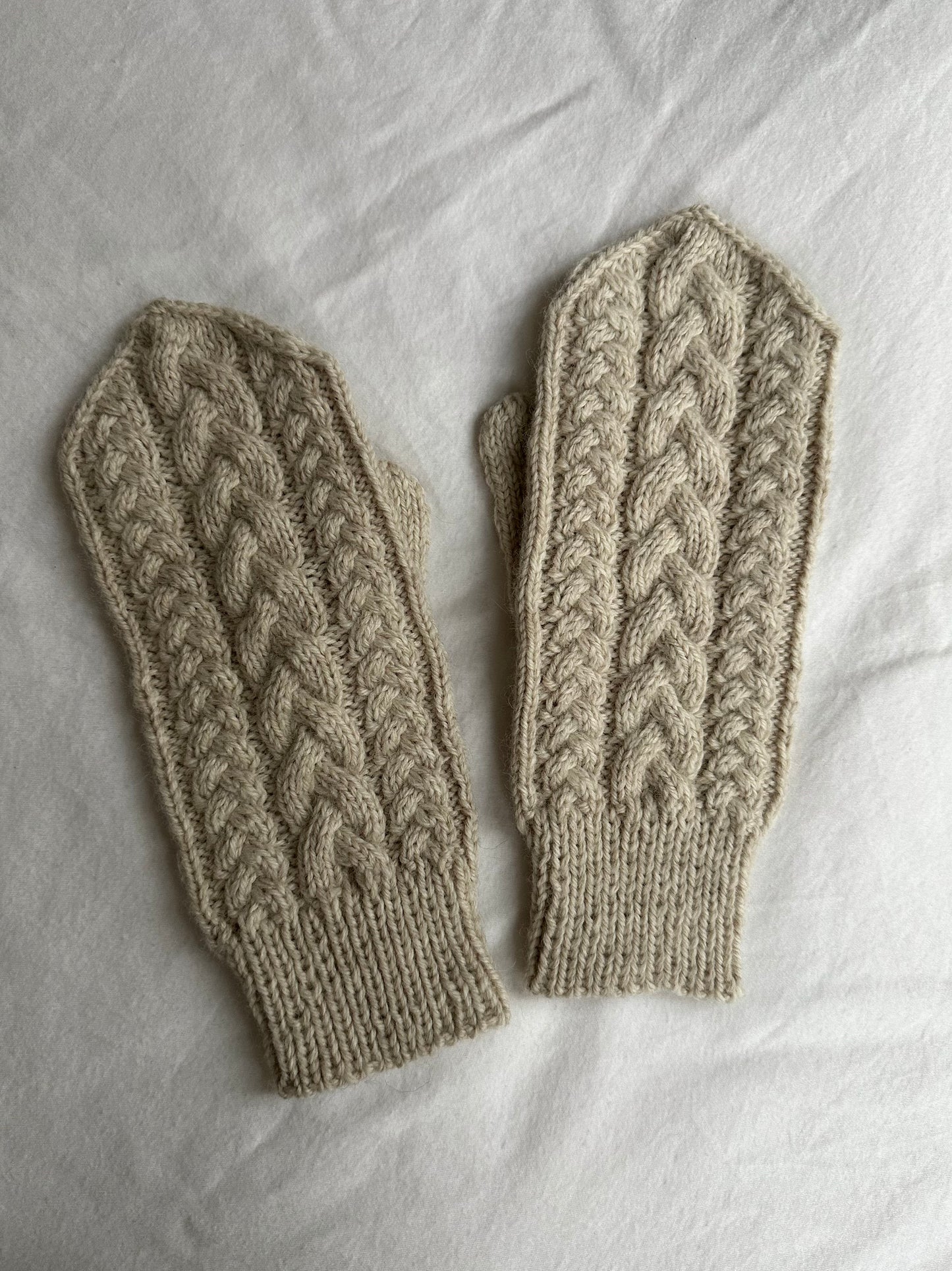 Pachira Mittens - English