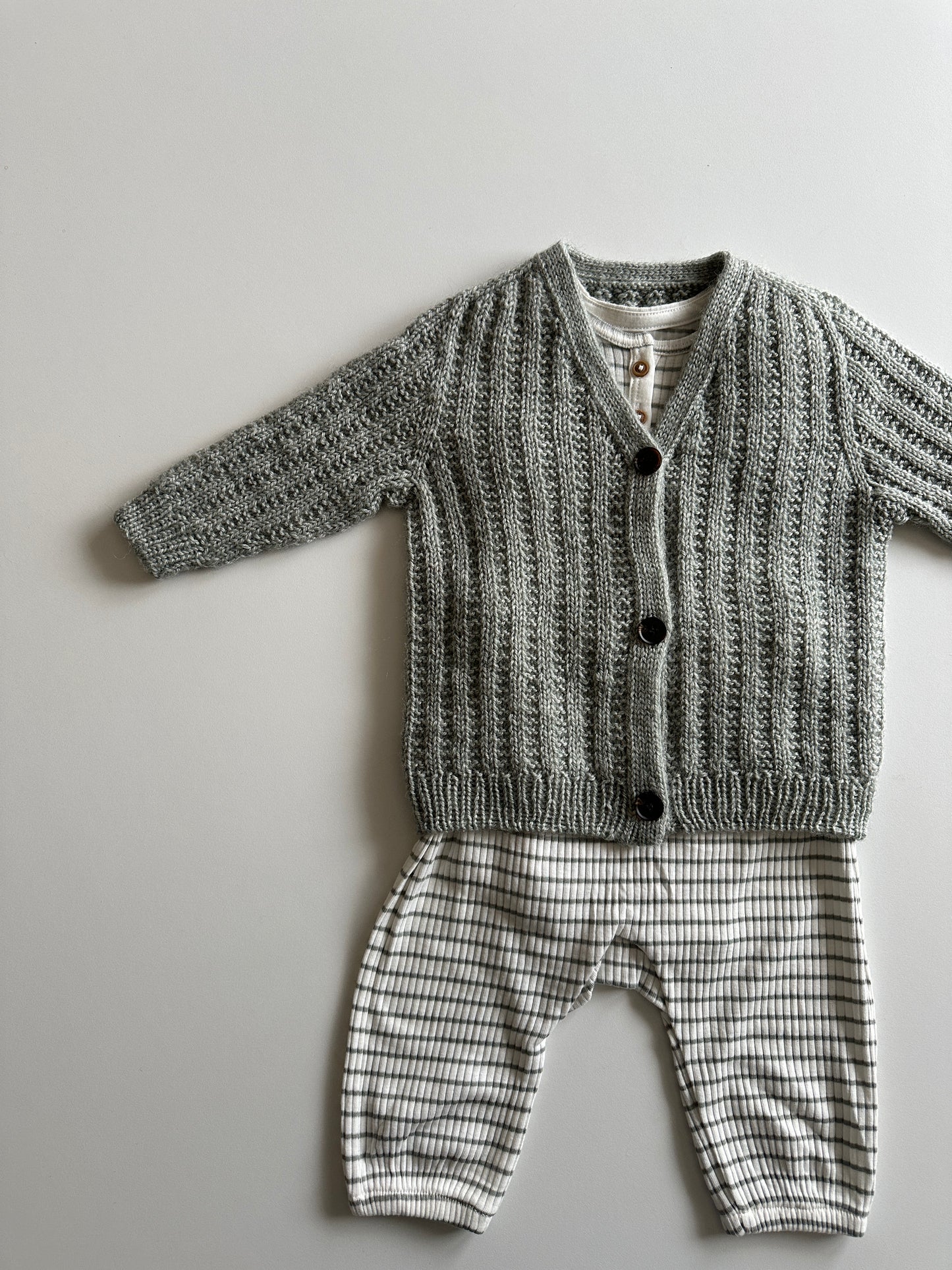 Cardamom Cardigan Mini - English