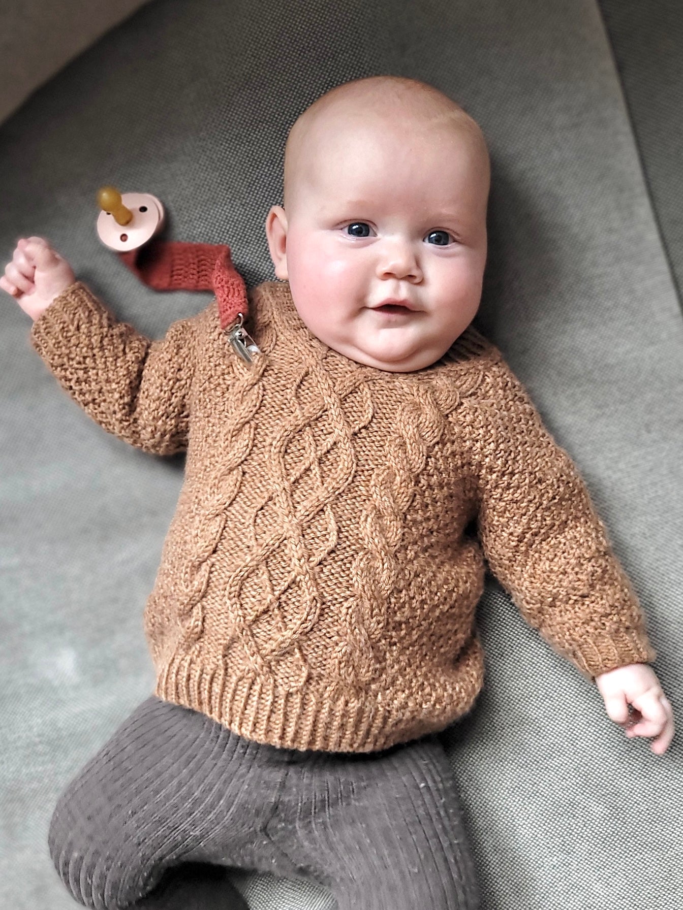 expositie Actief programma Swirl Sweater Baby - English – TwinKnits
