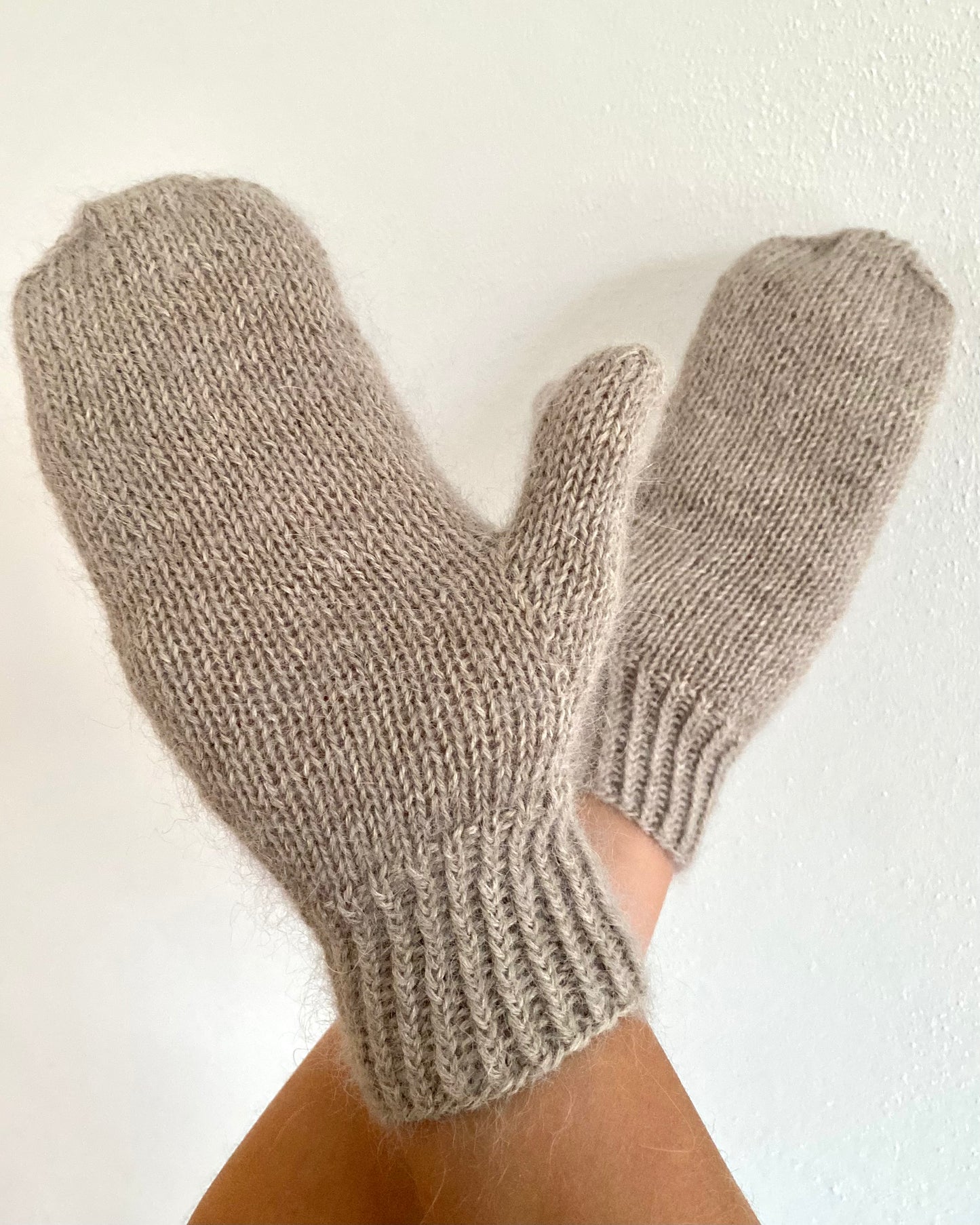 Shell Mittens - English